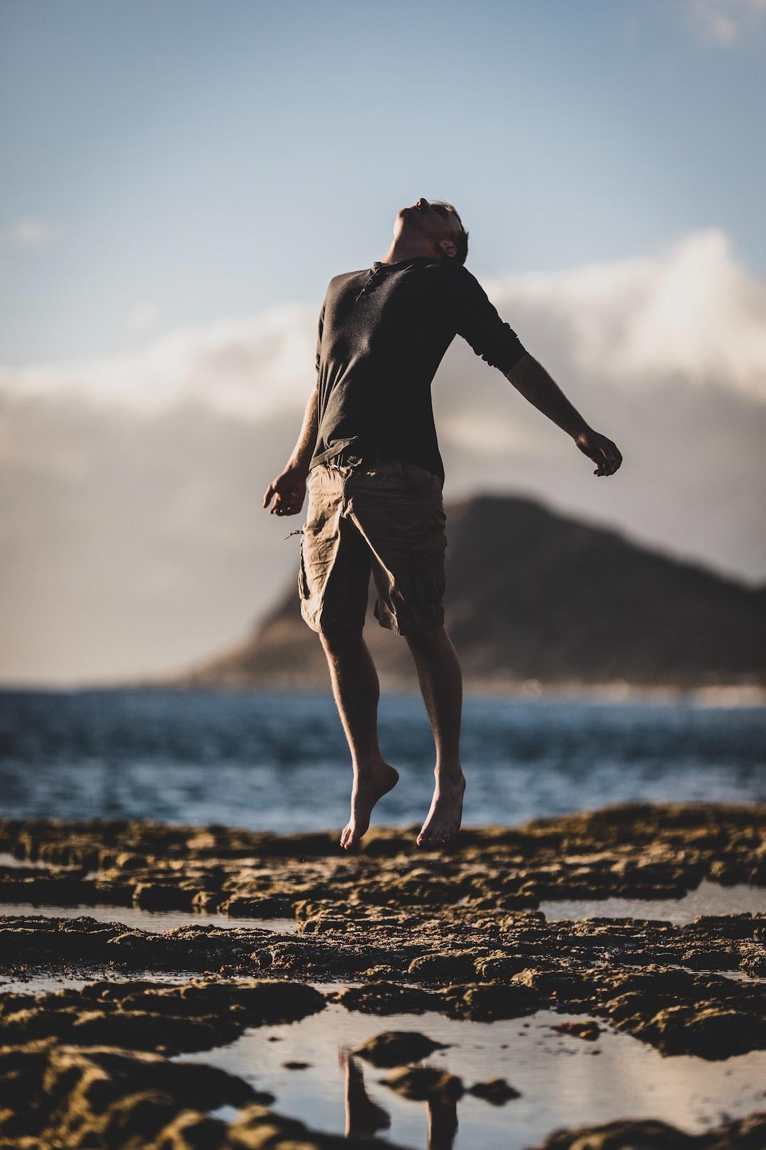 Radiate Confidence: Your Guide to the Best Books for Personal Empowerment