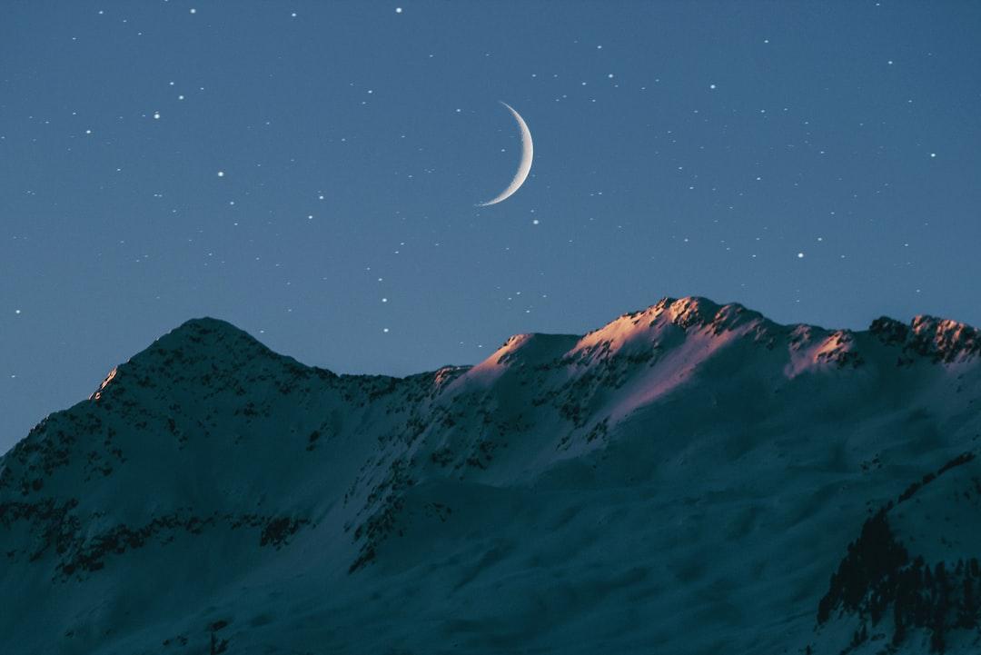 "The Genius Wave" and Moon Reading: Harmonizing Love and Ambition