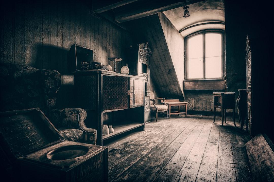 2)Living in the Past: