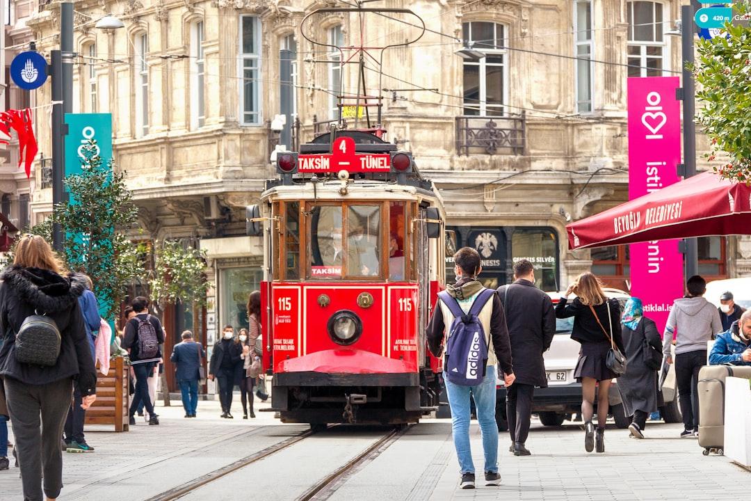 🌟🚗The Red Car Theory in Everyday Life