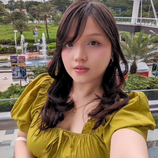 Lyka Torres (@thepickyreader) - Profile Photo